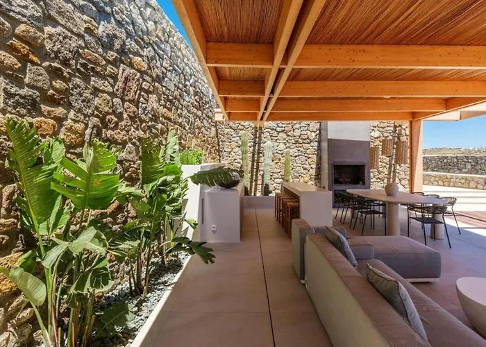 Lilium Iii - Panoramic View Over Psarou Bay! فيلة *