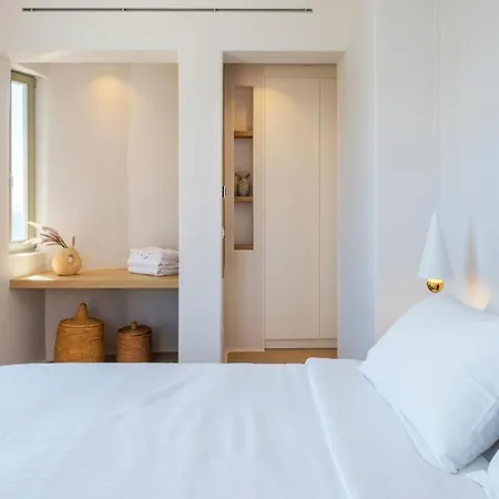 Lilium Iii - Panoramic View Over Psarou Bay! 普沙罗